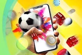 Screenshot tampilan antarmuka aplikasi AAN77 di smartphone — lobby, Live Casino, dan halaman Akun